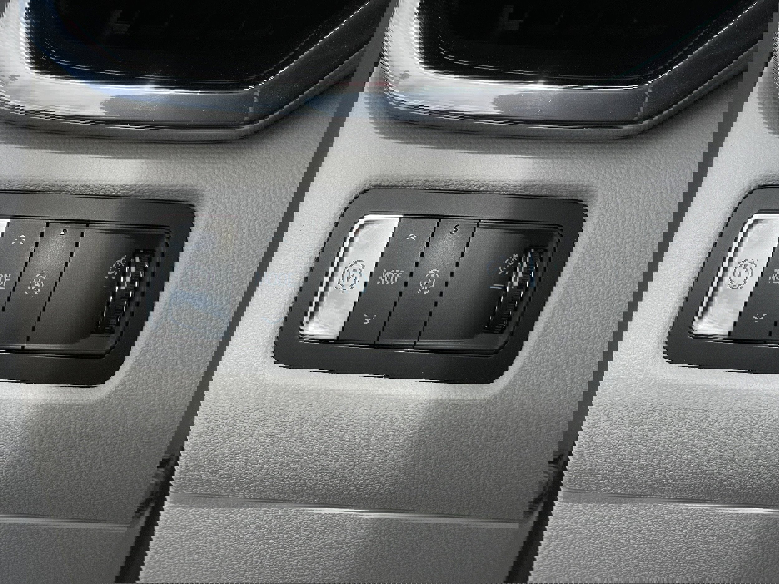 Certified 2025 GMC Acadia Denali w/ Super Cruise Package image 29