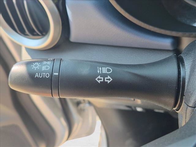 Used 2025 Nissan Versa SV FWD image 17