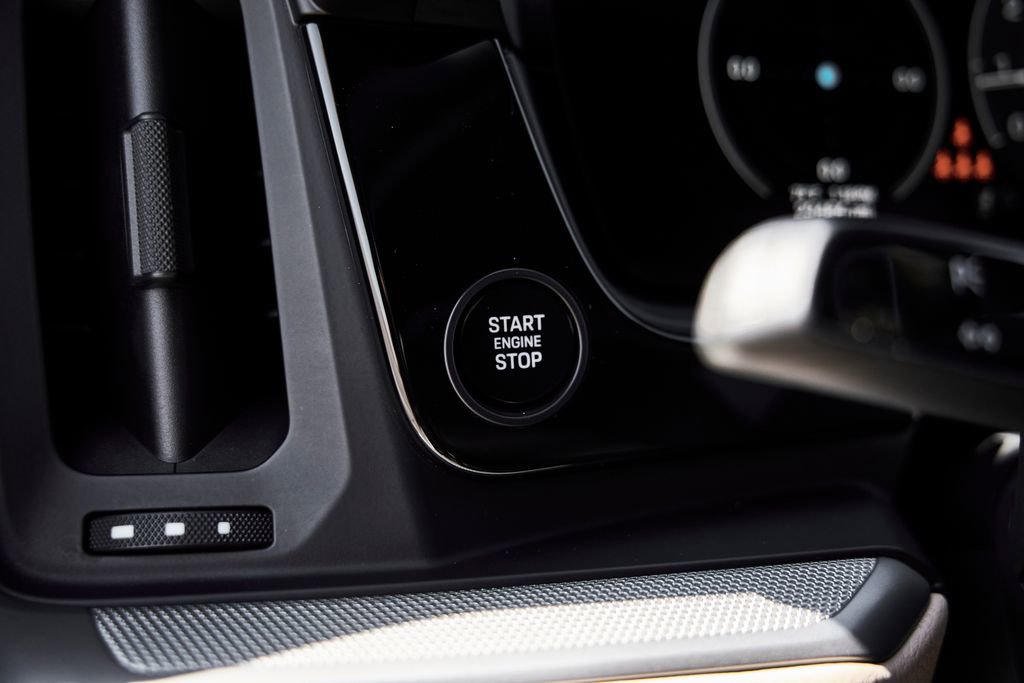 Used 2025 Porsche Cayenne image 50