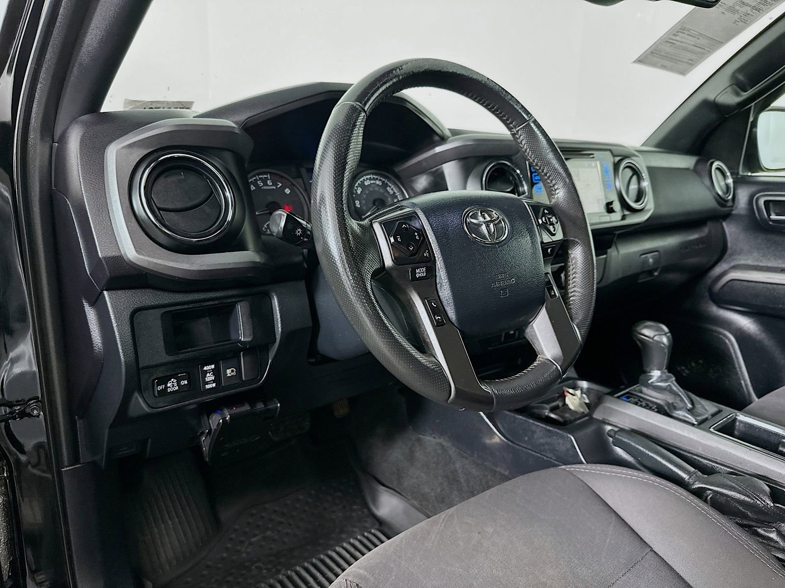 Used 2018 Toyota Tacoma TRD Sport AWD/4WD image 9