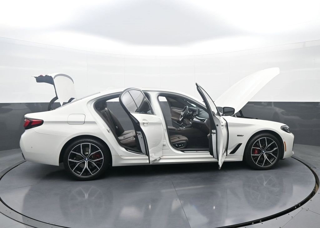 Used 2023 BMW 530e xDrive w/ Premium Package image 46