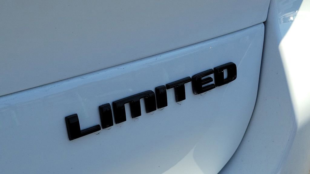 New 2025 Jeep Grand Cherokee L Limited w/ Black Appearance Package image 9