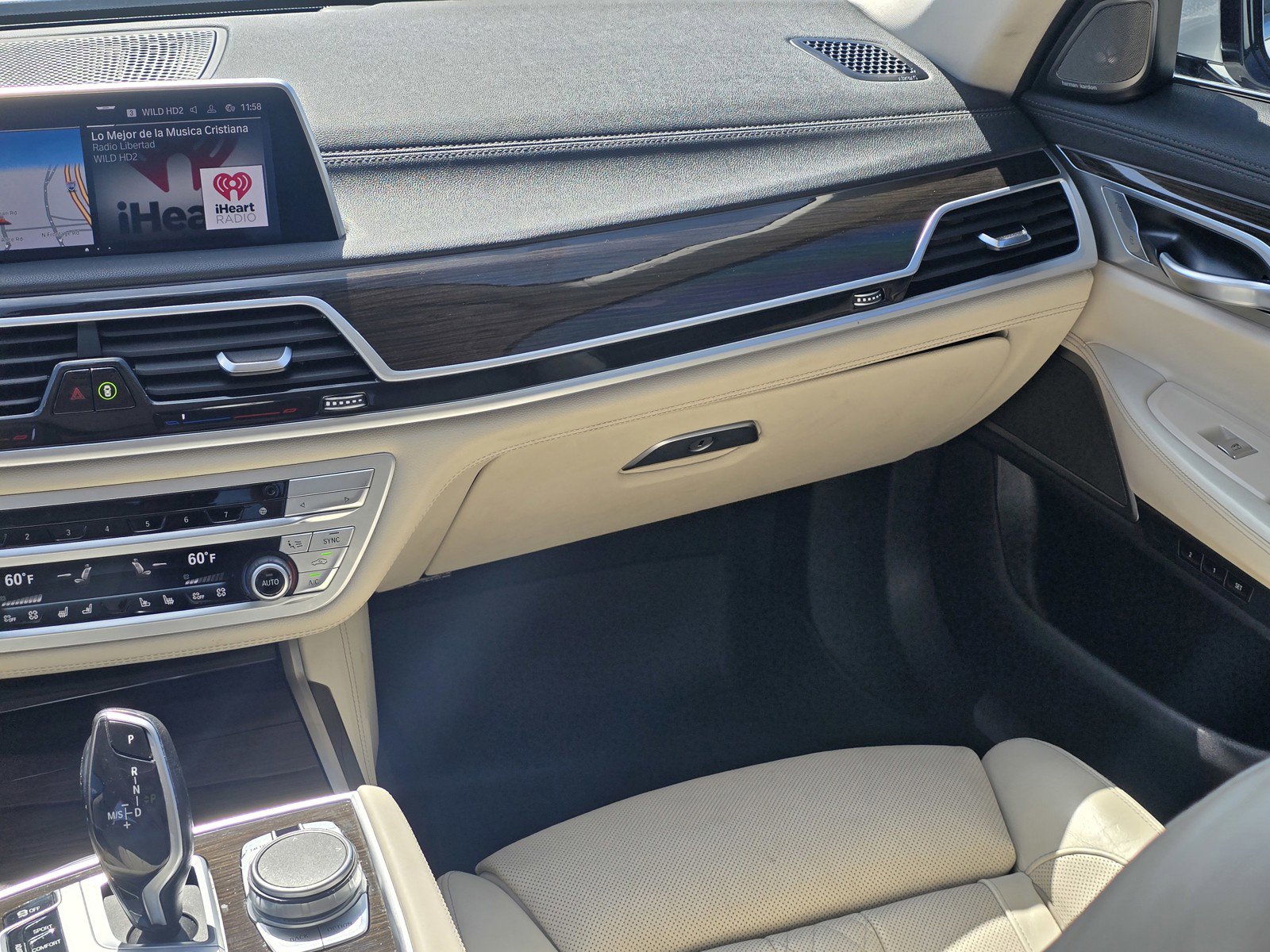 Used 2022 BMW 740i w/ Premium Package RWD image 18