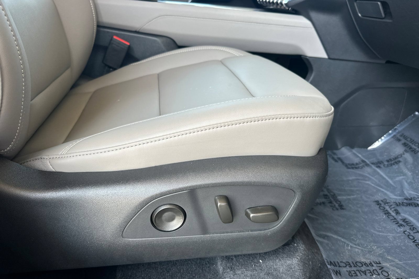 Used 2026 GMC Acadia Elevation w/ Elevation Premium Package FWD image 25