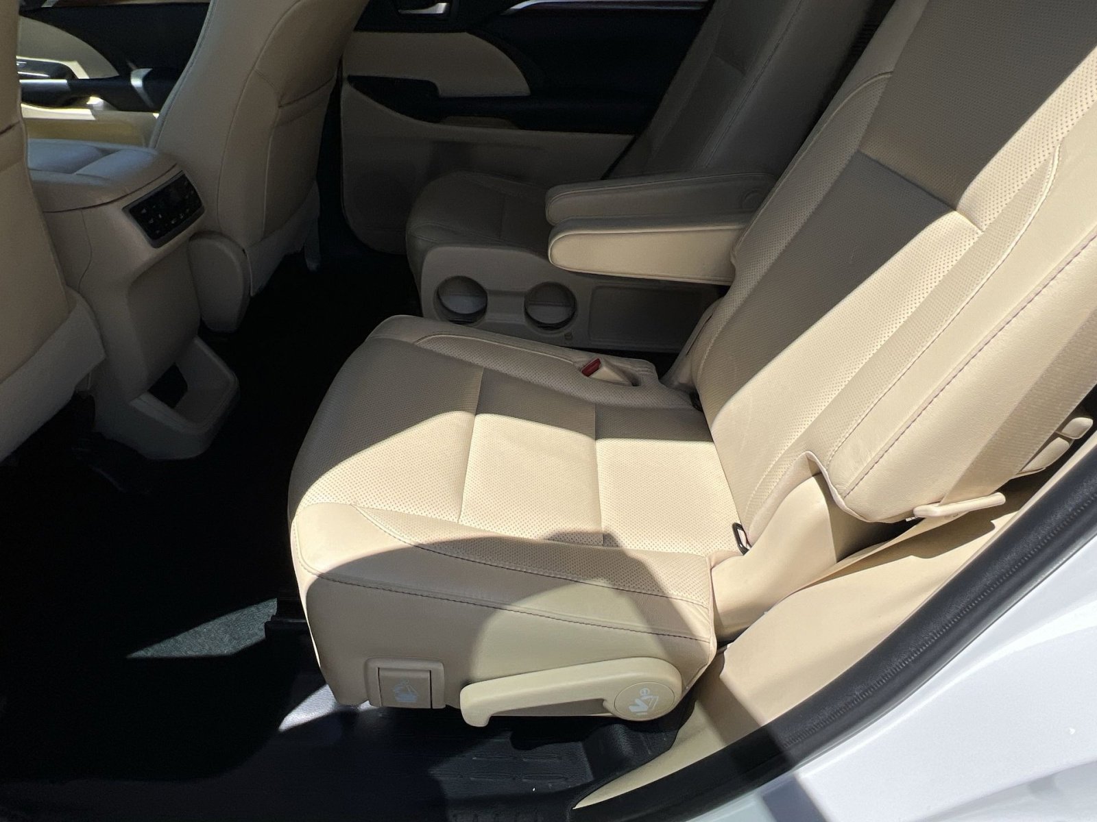 Used 2019 Toyota Highlander Limited Platinum image 26