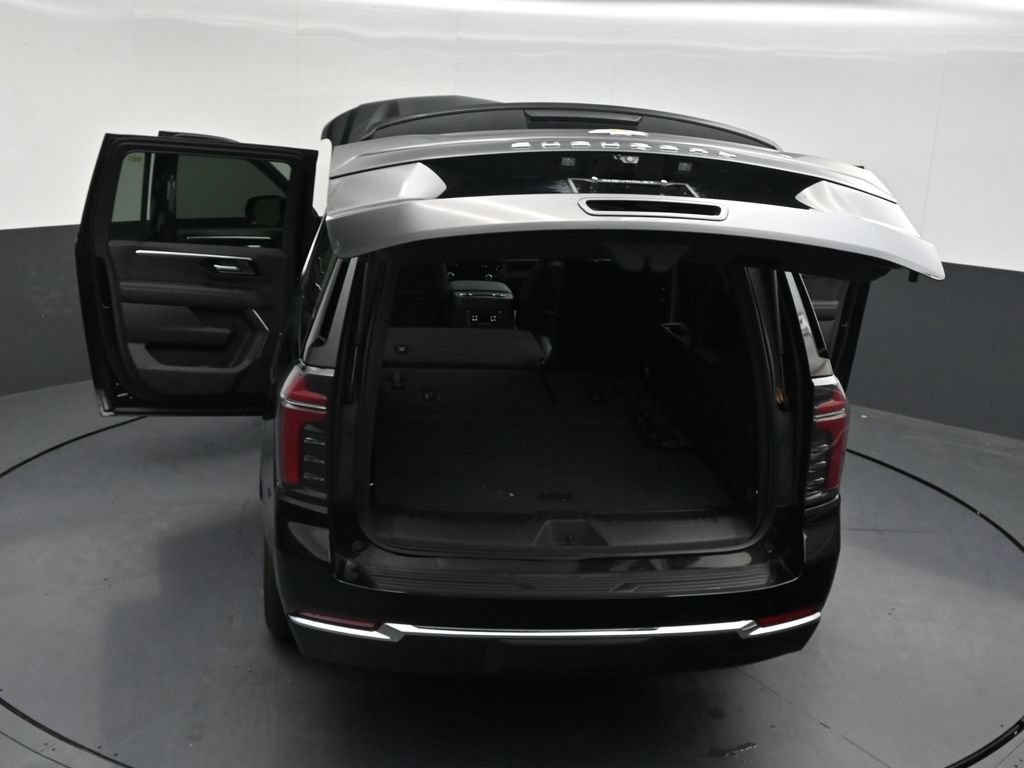 Used 2026 Chevrolet Suburban LS RWD image 35