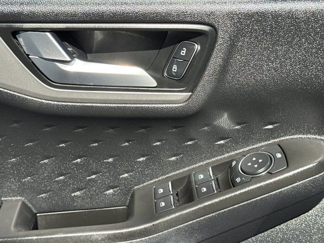 Used 2020 Ford Escape SE image 17