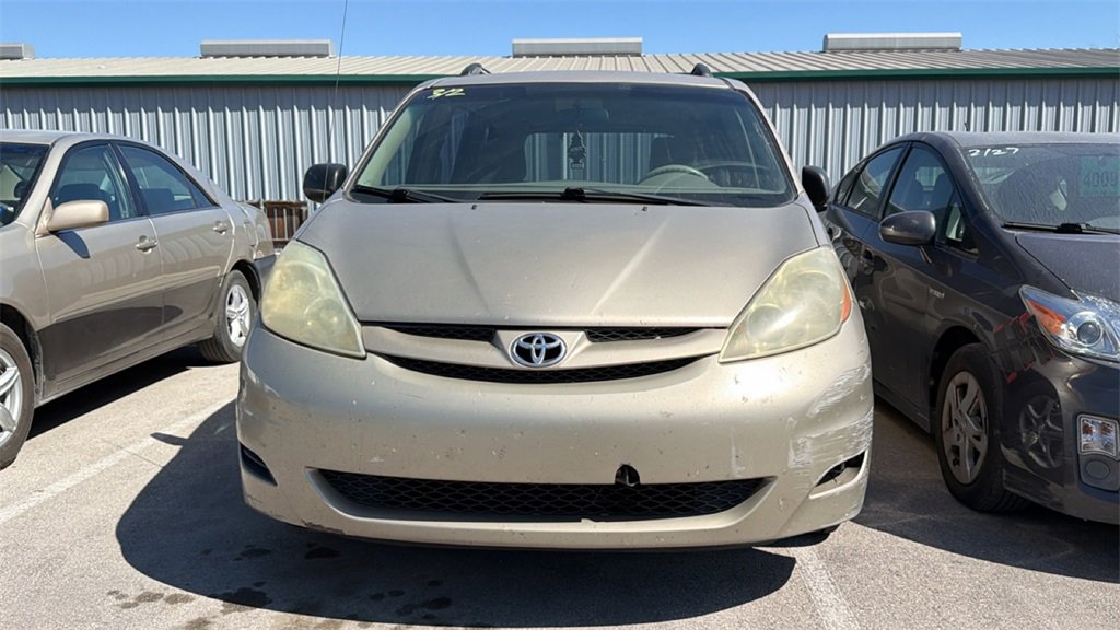 Used 2006 Toyota Sienna CE image 2