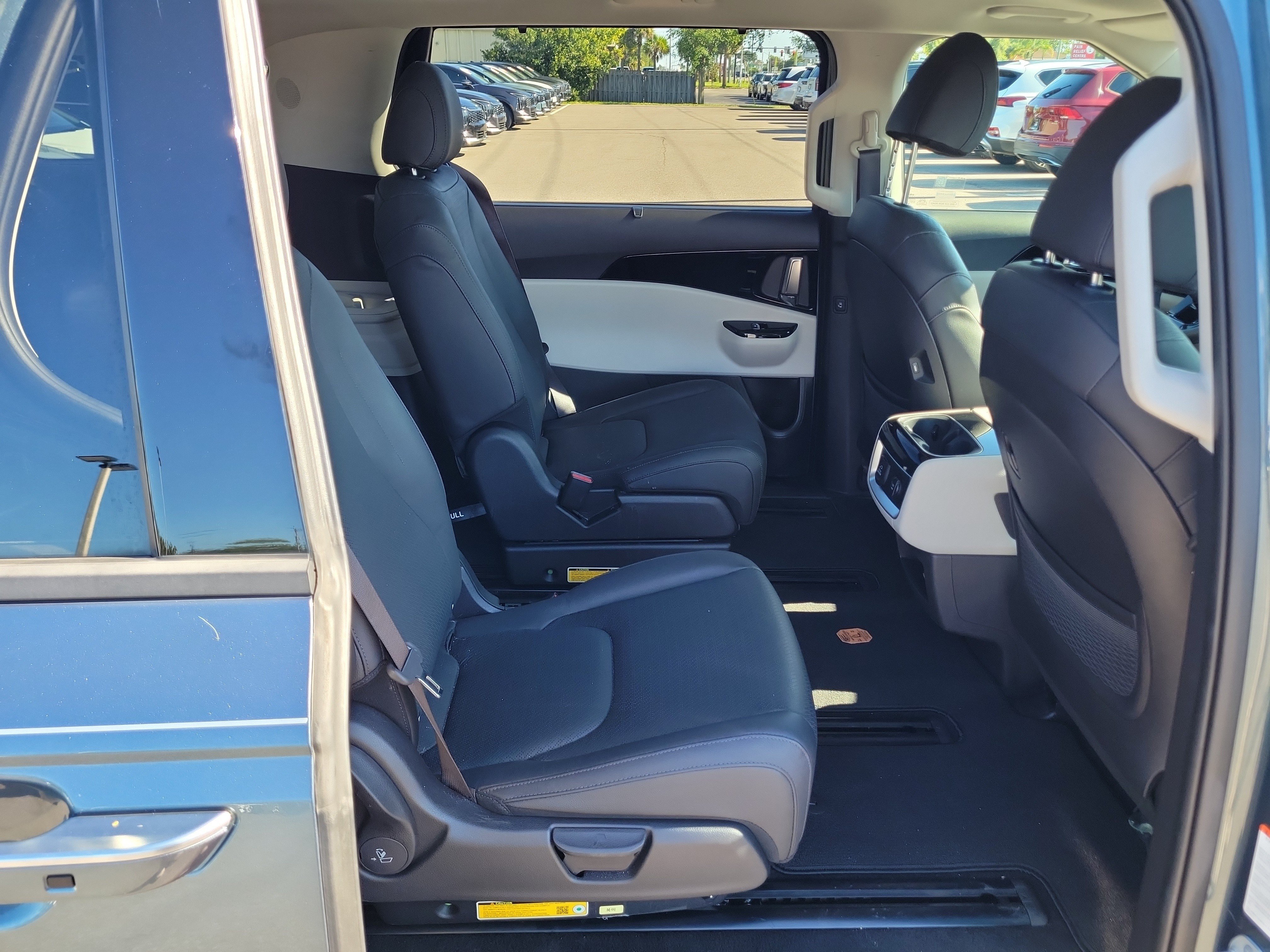Certified 2024 Kia Carnival SX Prestige FWD image 12