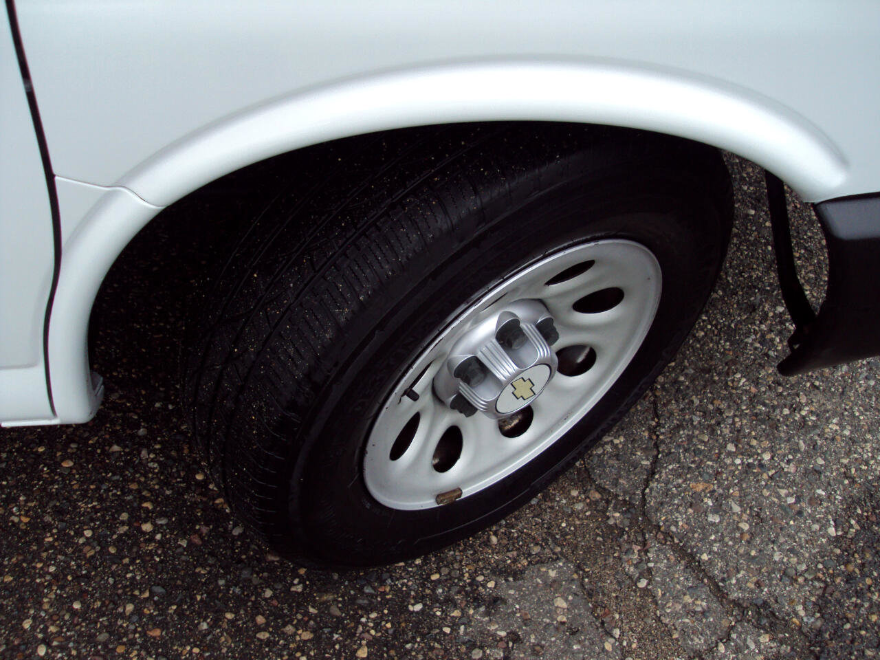 Used 2011 Chevrolet Express 1500 AWD image 34