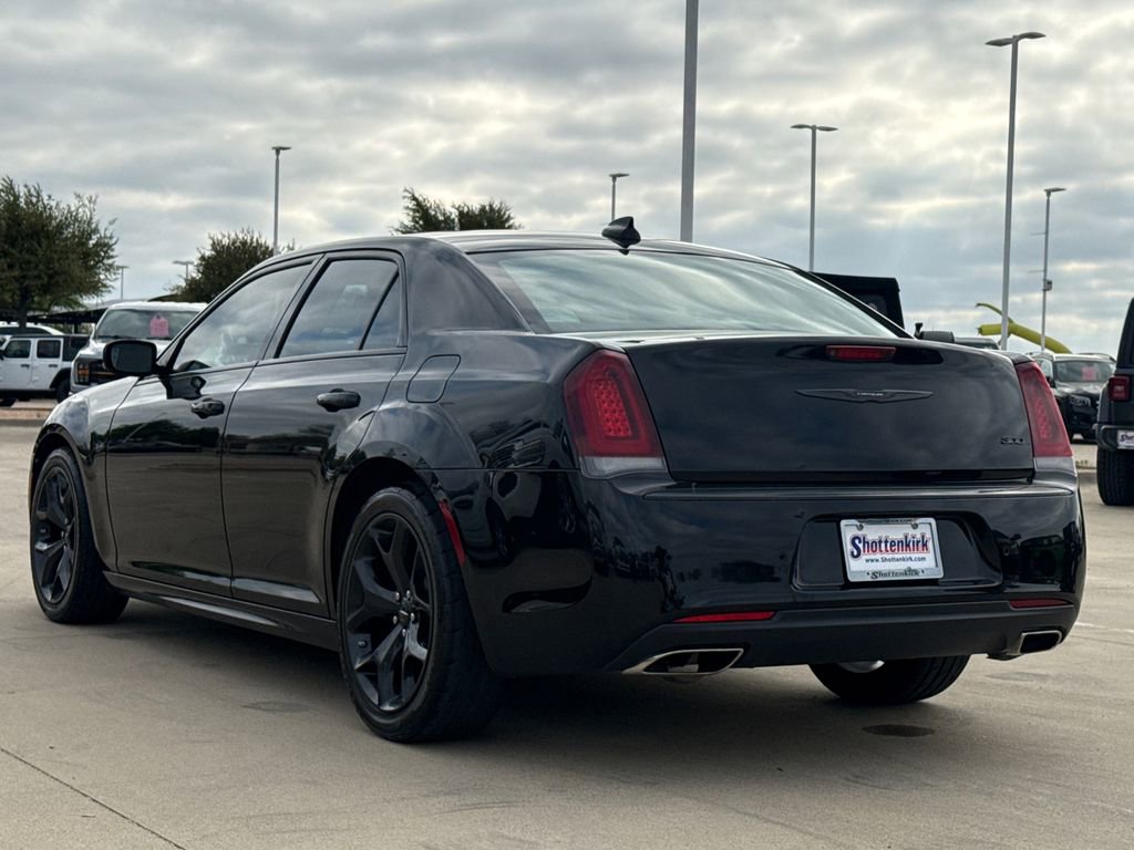 Used 2022 Chrysler 300 Touring L w/ Popular Equipment Group image 6