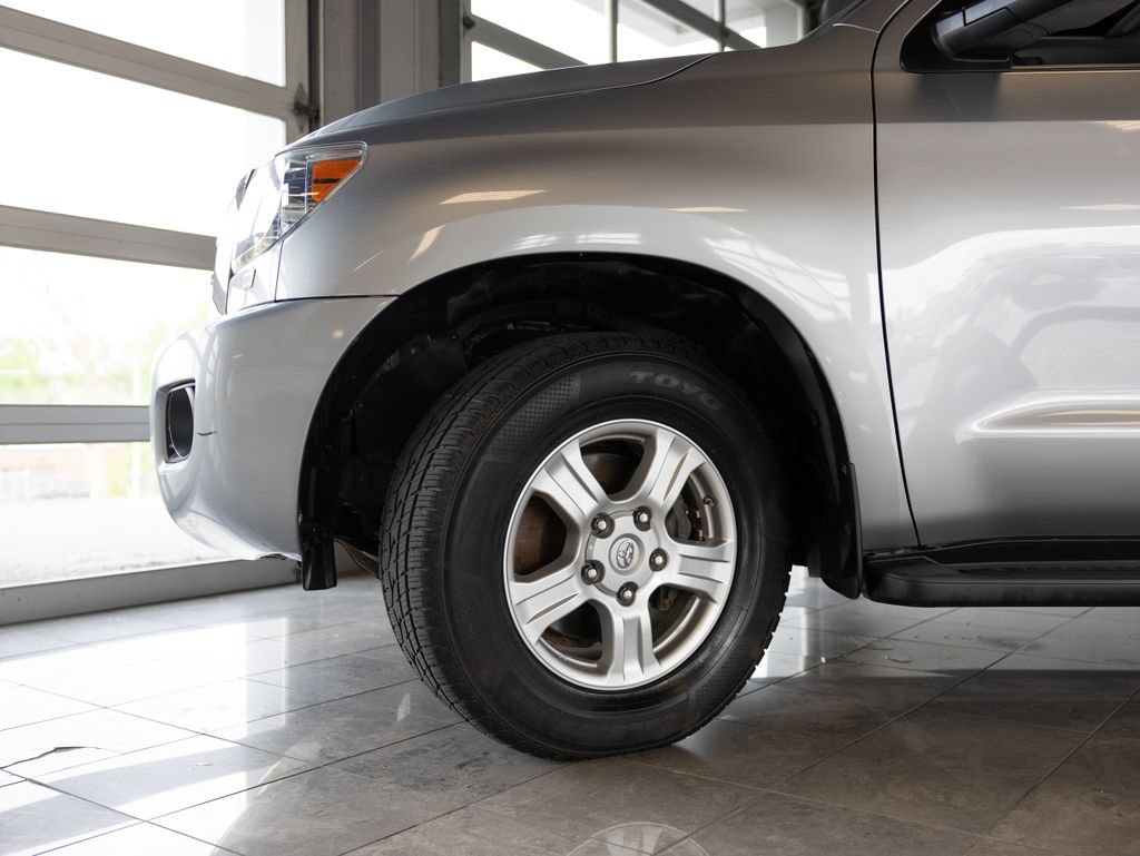 Used 2017 Toyota Sequoia SR5 AWD/4WD image 10