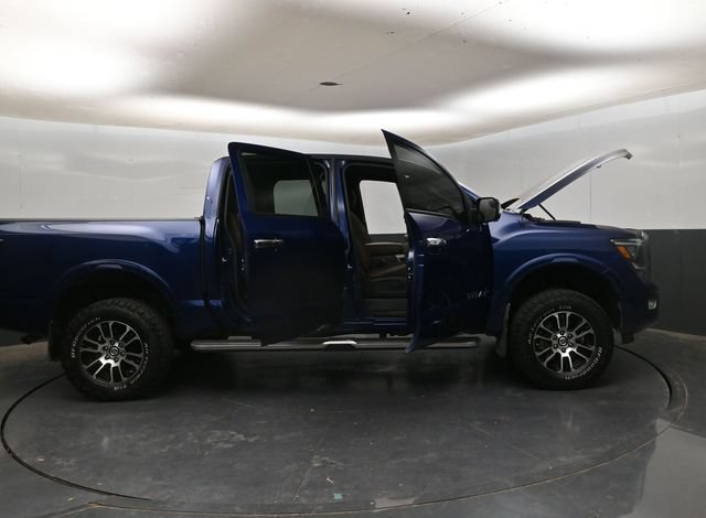 Used 2021 Nissan Titan Platinum Reserve AWD/4WD image 30