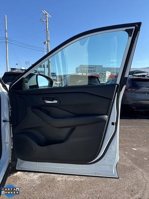 Certified 2025 Nissan Rogue SV image 13