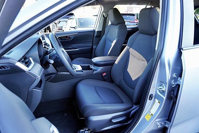 Used 2025 Toyota RAV4 LE FWD image 16