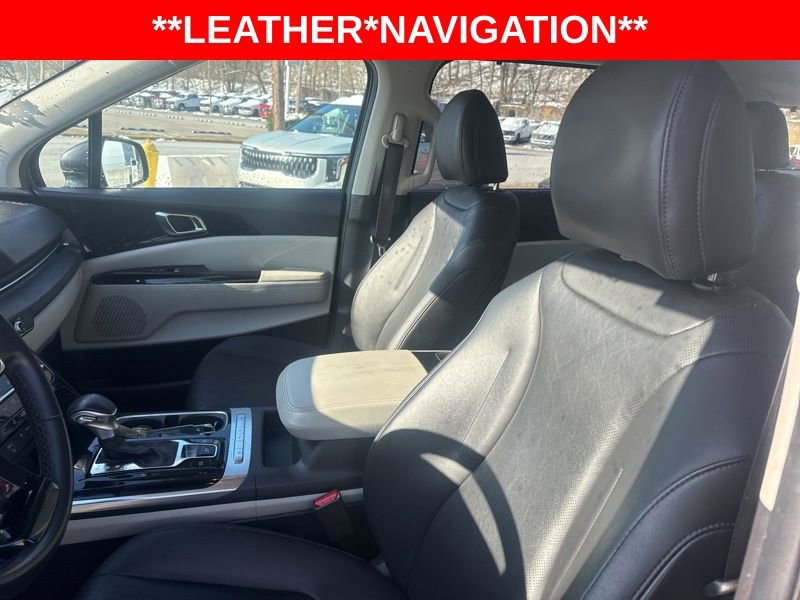 Used 2023 Kia Carnival EX FWD image 11