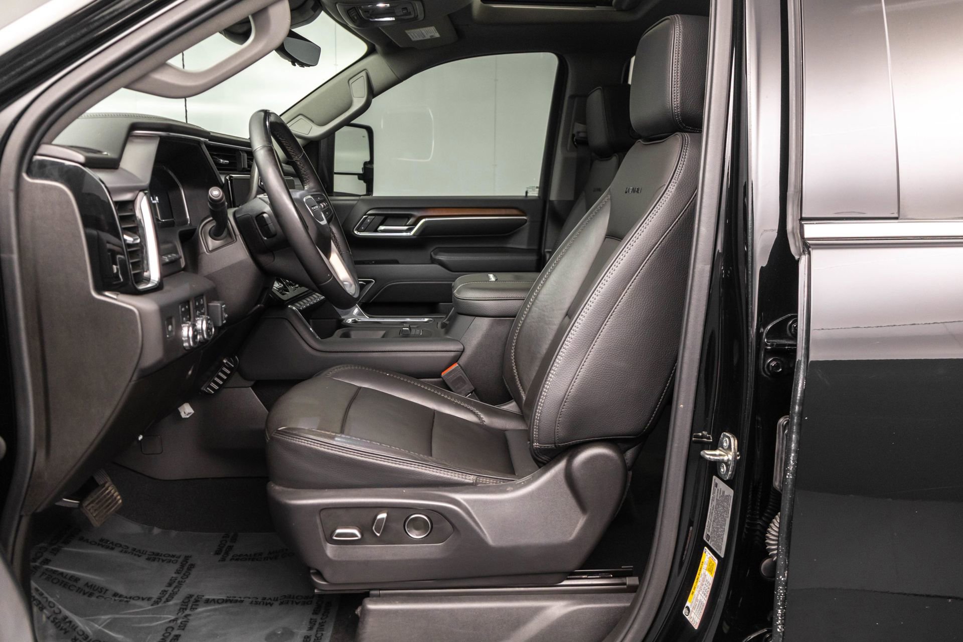Used 2024 GMC Sierra 2500 Denali w/ Technology Package AWD/4WD image 6