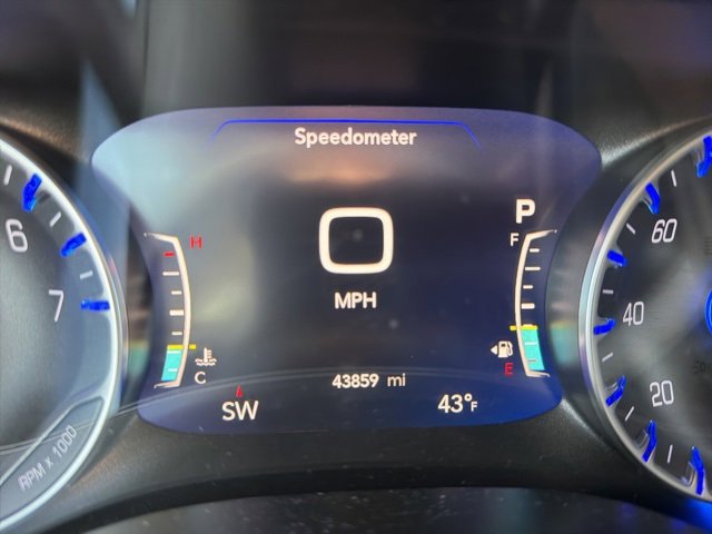 Used 2024 Chrysler Pacifica Touring-L image 32