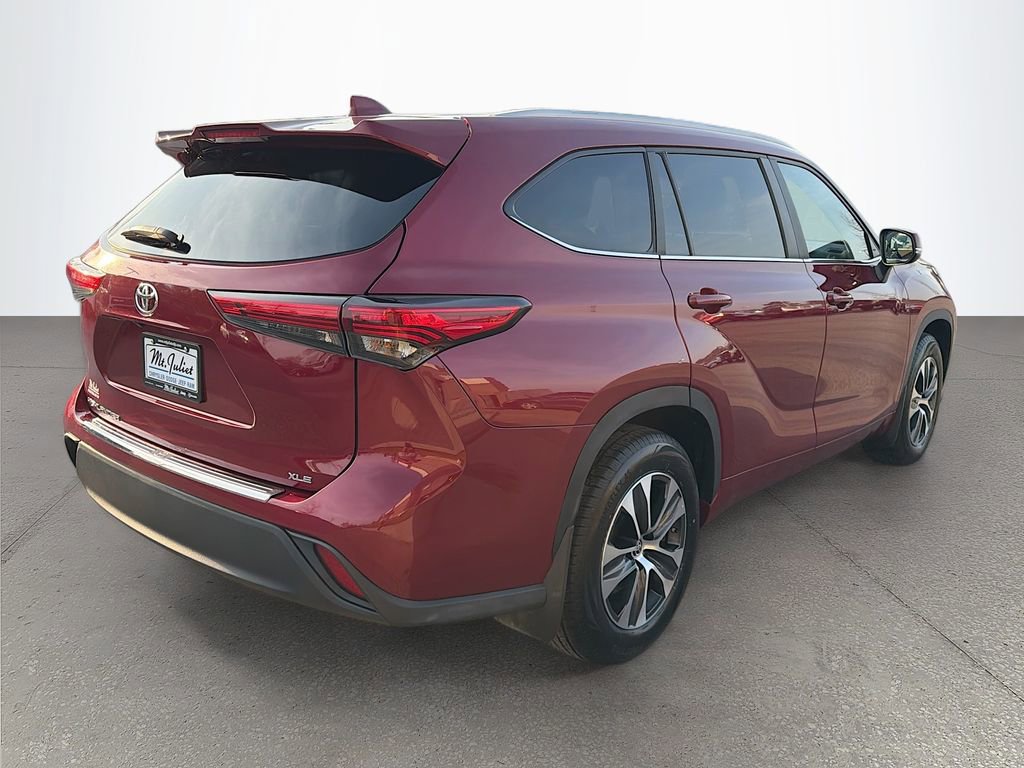 Used 2023 Toyota Highlander XLE FWD image 4