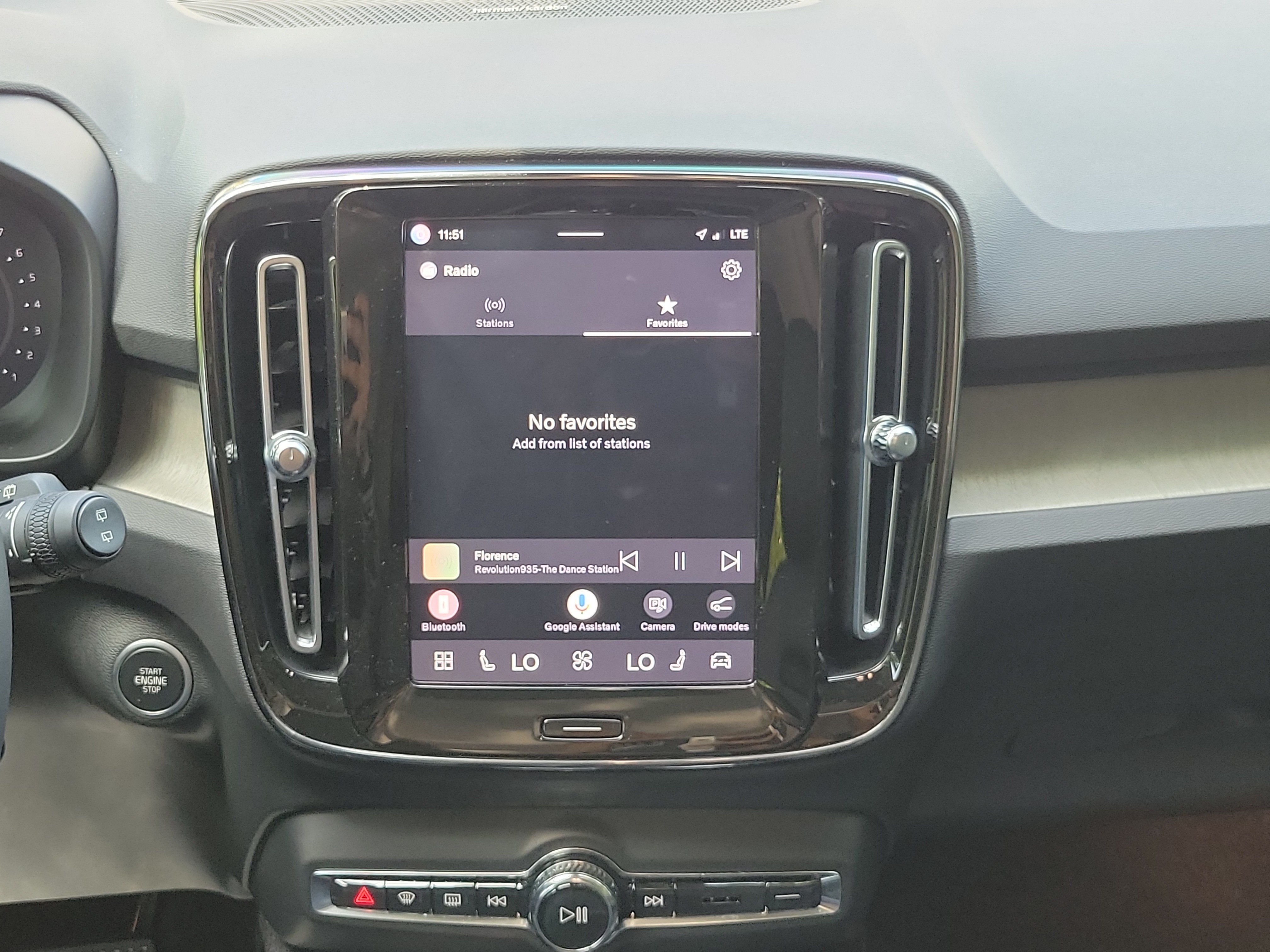 Used 2023 Volvo XC40 B5 Plus w/ Driver Assist Package AWD/4WD image 15