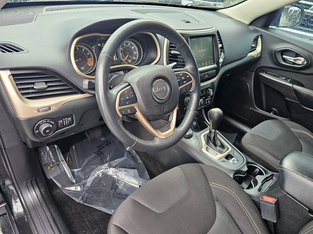 Used 2015 Jeep Cherokee Latitude w/ Cold Weather Group image 19