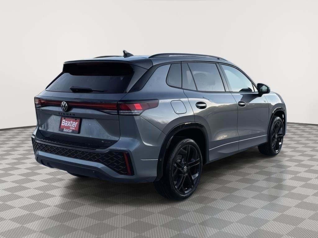 New 2026 Volkswagen Tiguan SE R-Line image 3