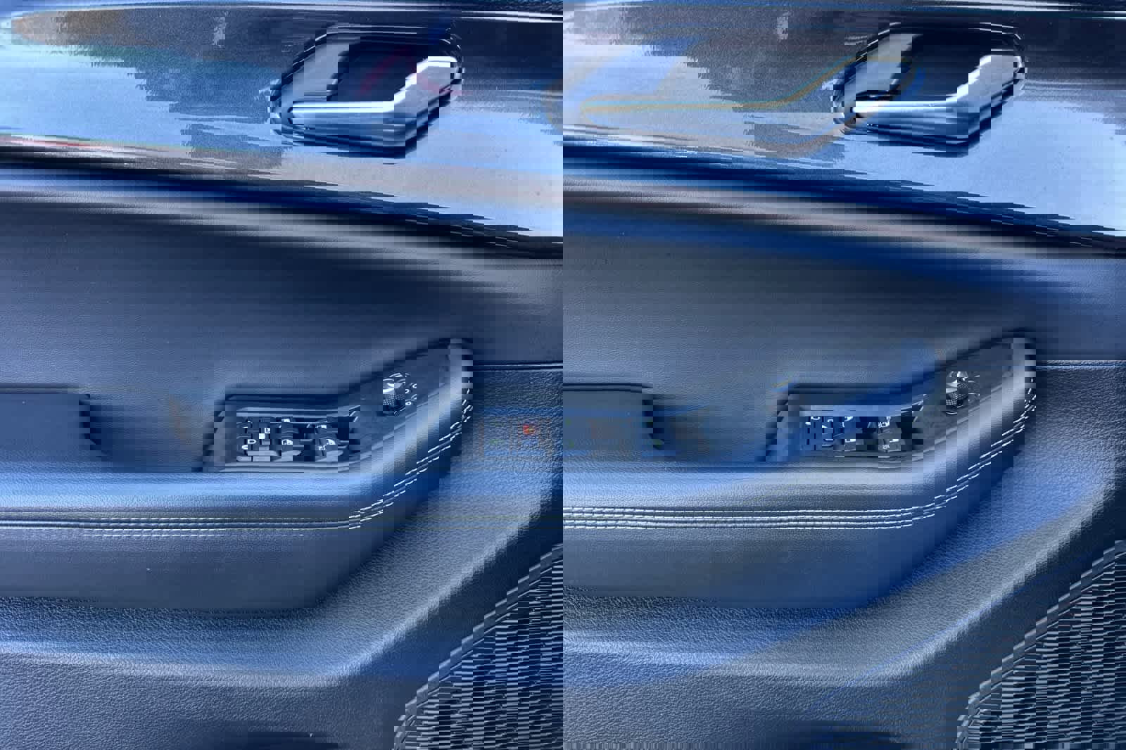 Used 2023 Jeep Grand Cherokee L Laredo image 12