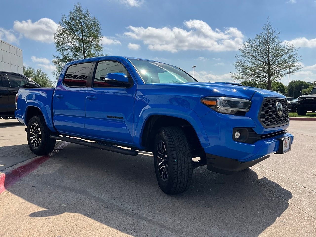 Used 2021 Toyota Tacoma TRD Sport w/ Technology Package image 4