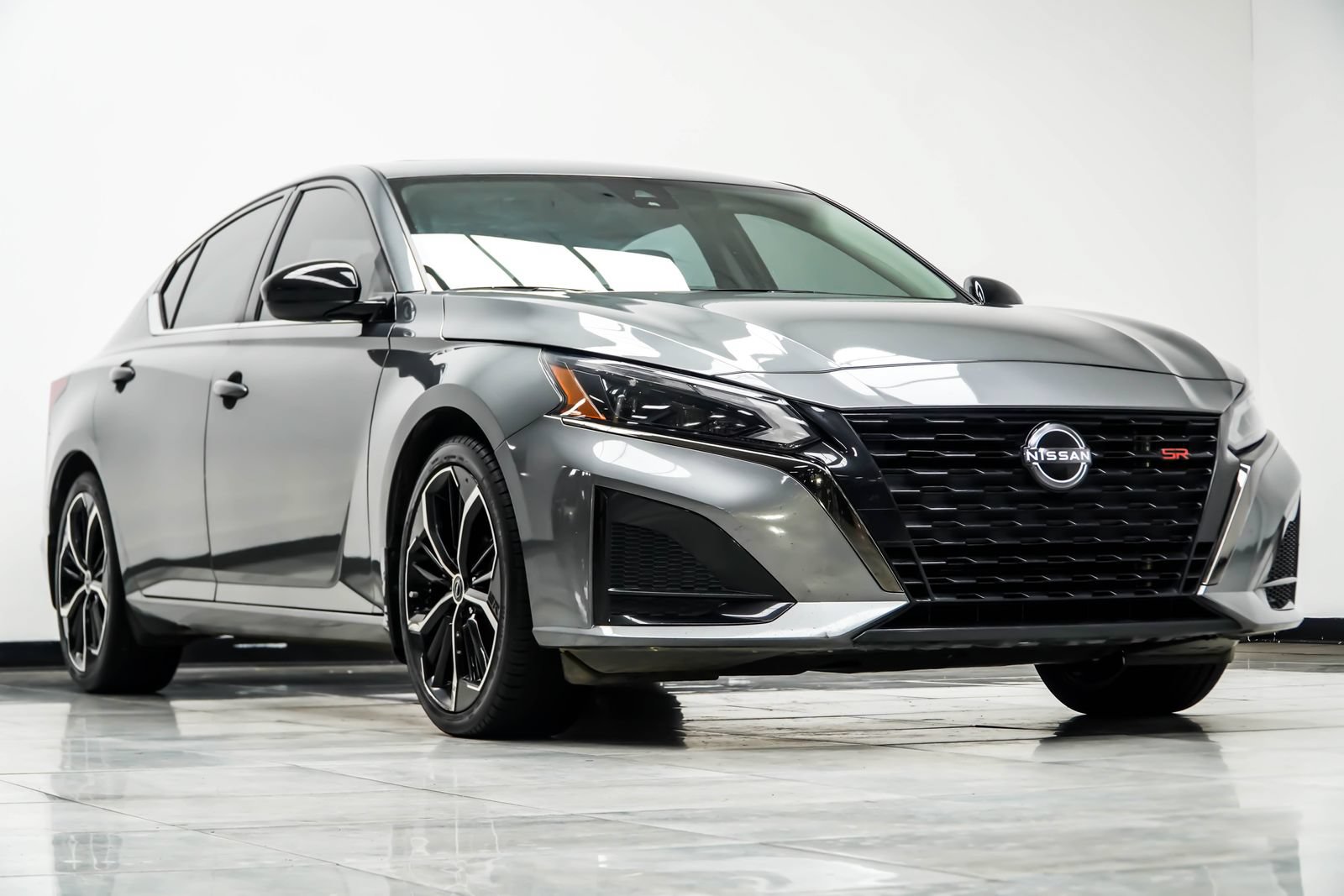 Used 2023 Nissan Altima 2.5 SR w/ SR Premium Package FWD image 5