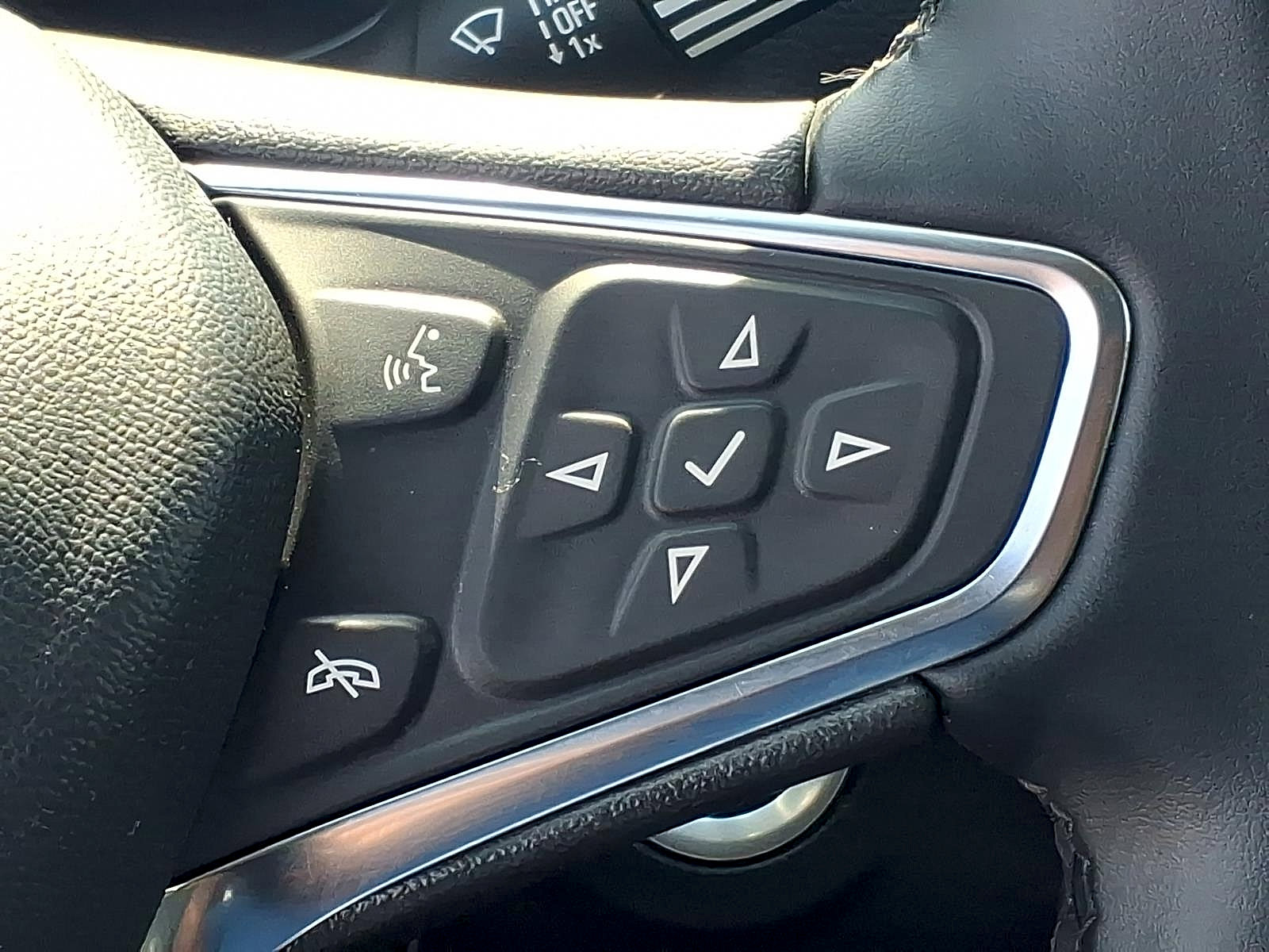 Certified 2024 Chevrolet Equinox LT w/ LPO, Floor Liner Package image 18