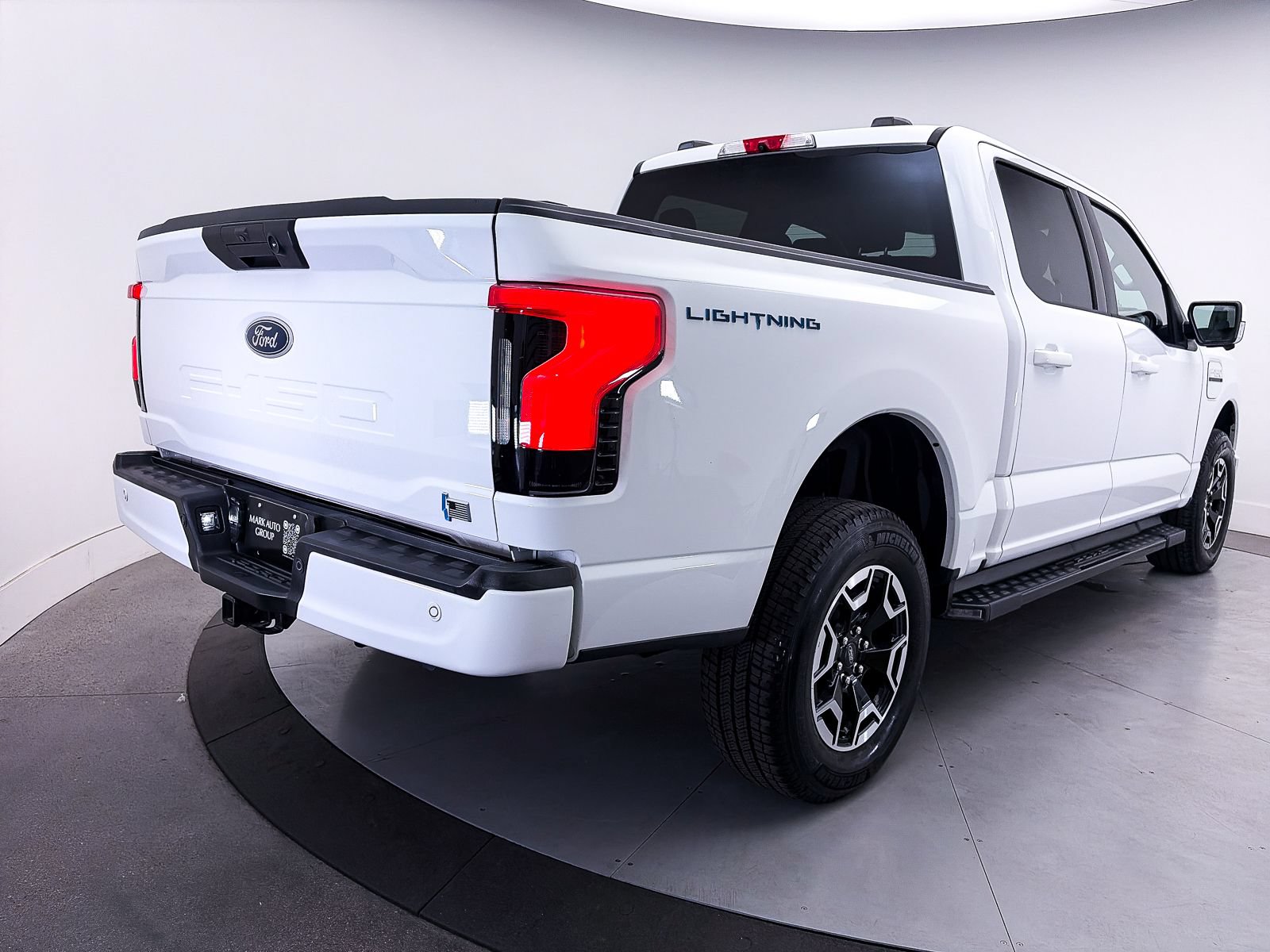 Used 2022 Ford F150 Lightning XLT AWD/4WD image 15