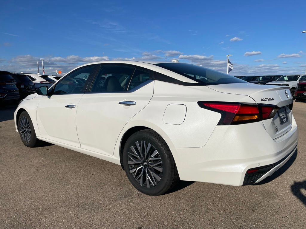 Used 2024 Nissan Altima 2.5 SV image 5