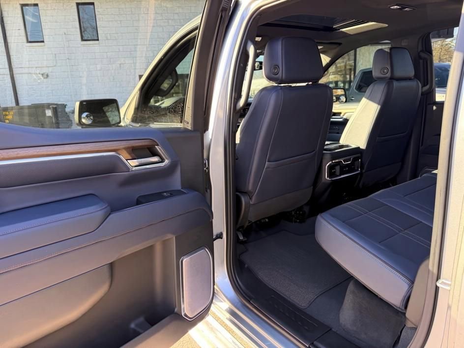 Used 2023 Chevrolet Silverado 1500 High Country w/ Z71 Off-Road Package image 11