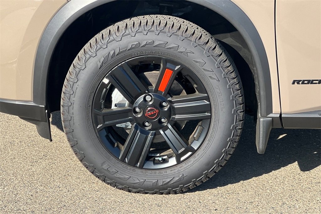 Used 2025 Nissan Rogue SV image 27