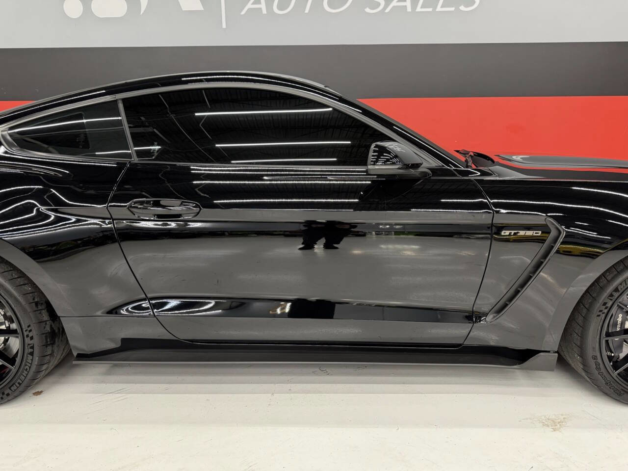 Used 2019 Ford Mustang Shelby GT350 w/ Technology Package image 31