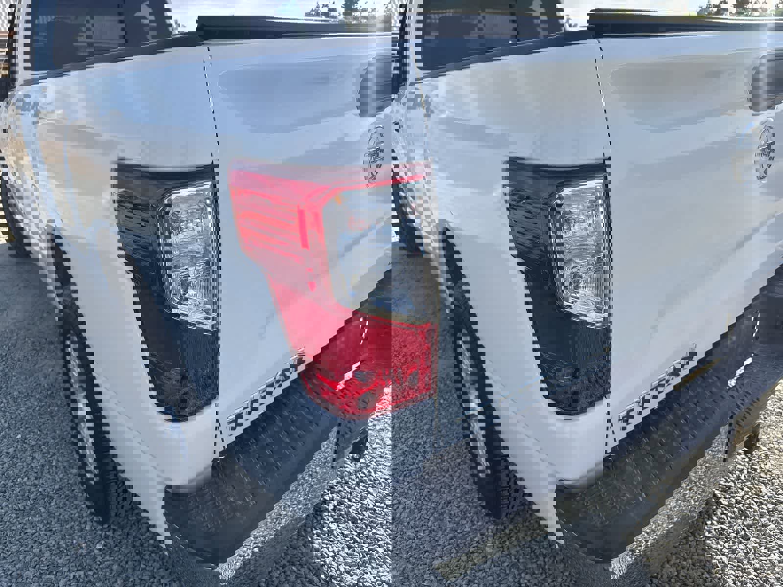 Used 2019 Nissan Titan SV image 13