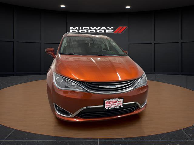 Used 2018 Chrysler Pacifica Touring-L FWD image 9