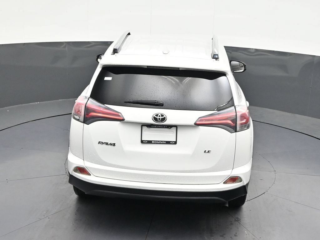 Used 2018 Toyota RAV4 LE FWD image 18