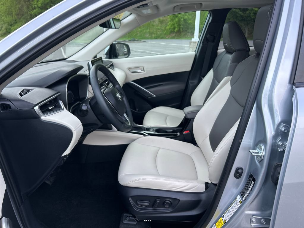 Certified 2022 Toyota Corolla Cross XLE w/ Convenience Package AWD/4WD image 17
