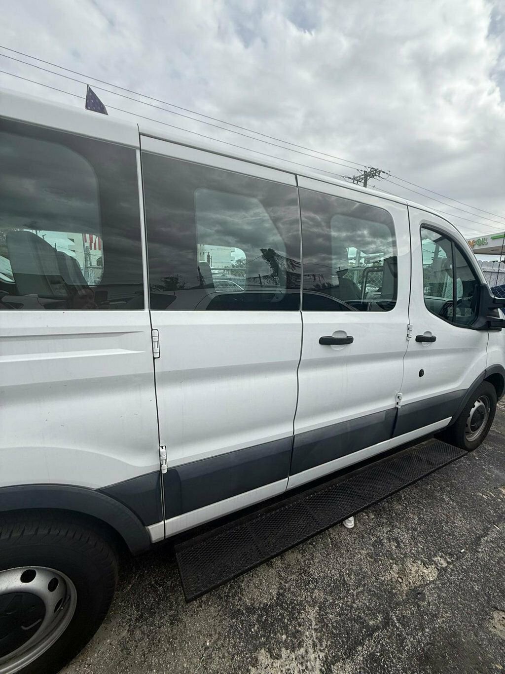 Used 2017 Ford Transit 150 XL image 5