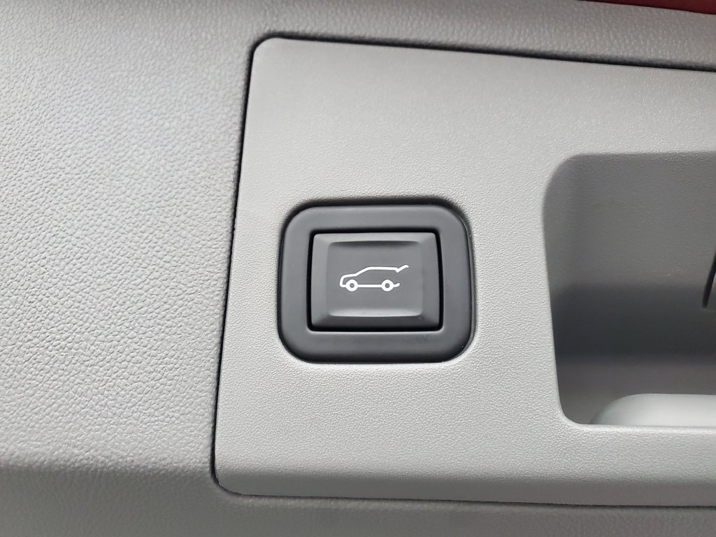 Used 2023 Cadillac XT5 Premium Luxury w/ LPO, Floor Liner Package AWD/4WD image 44