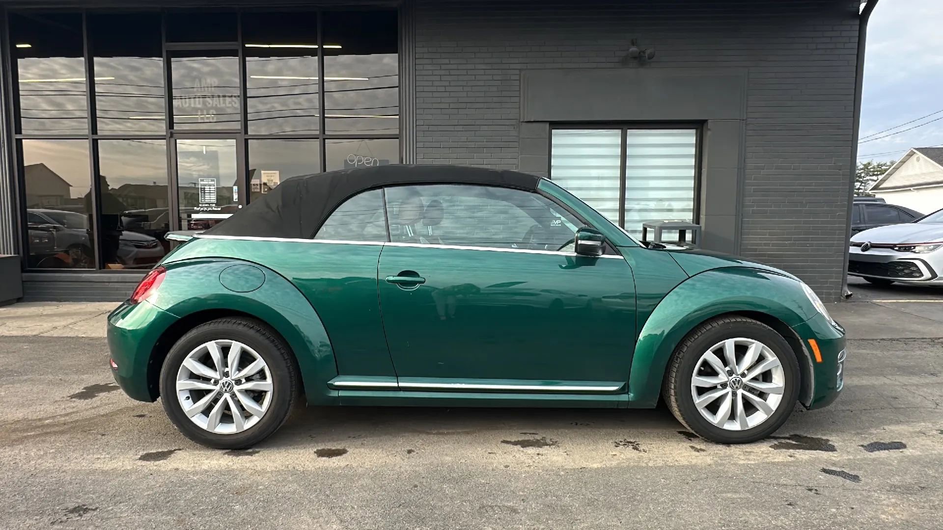 Used 2017 Volkswagen Beetle 1.8T Classic image 4