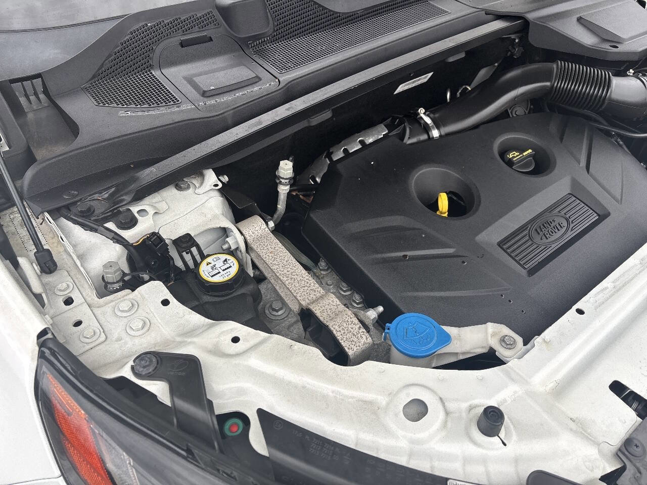 Used 2017 Land Rover Discovery Sport HSE image 34