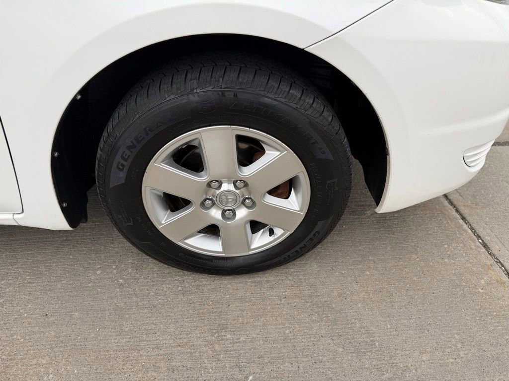 Used 2005 Toyota Sienna LE image 10