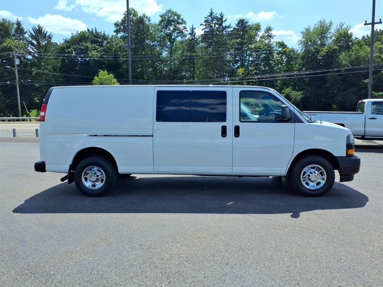 Used 2018 Chevrolet Express 3500 Extended w/ Driver Convenience Package RWD image 4