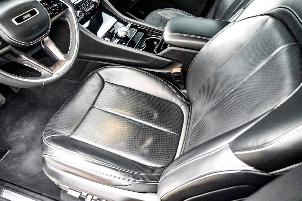 Used 2023 Jeep Grand Cherokee Overland image 14