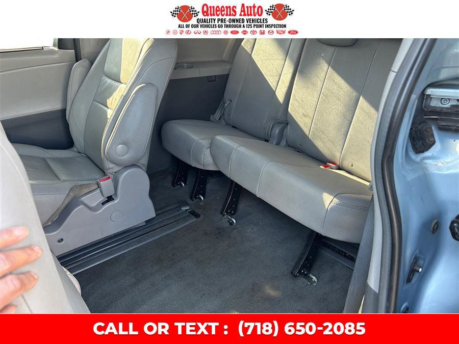 Used 2017 Toyota Sienna XLE image 11