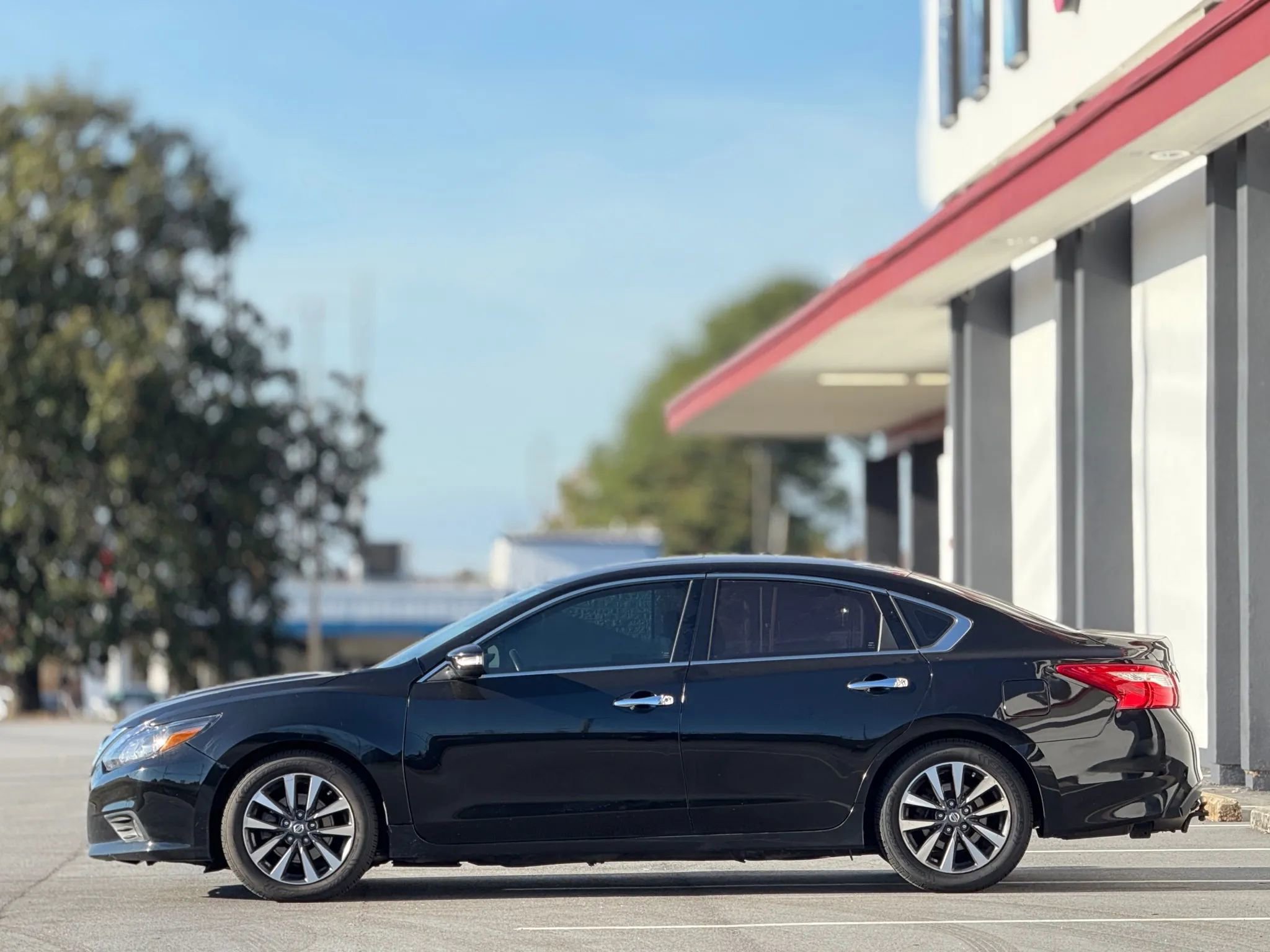 Used 2017 Nissan Altima 2.5 SL w/ 2.5 Technology Package FWD image 8
