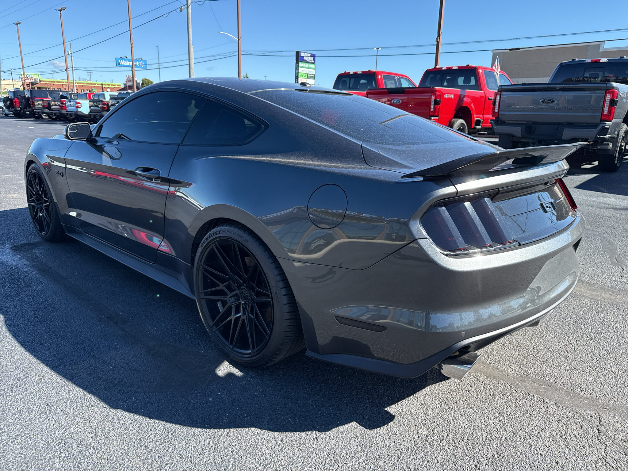 Used 2017 Ford Mustang GT Premium w/ Black Accent Package RWD image 6