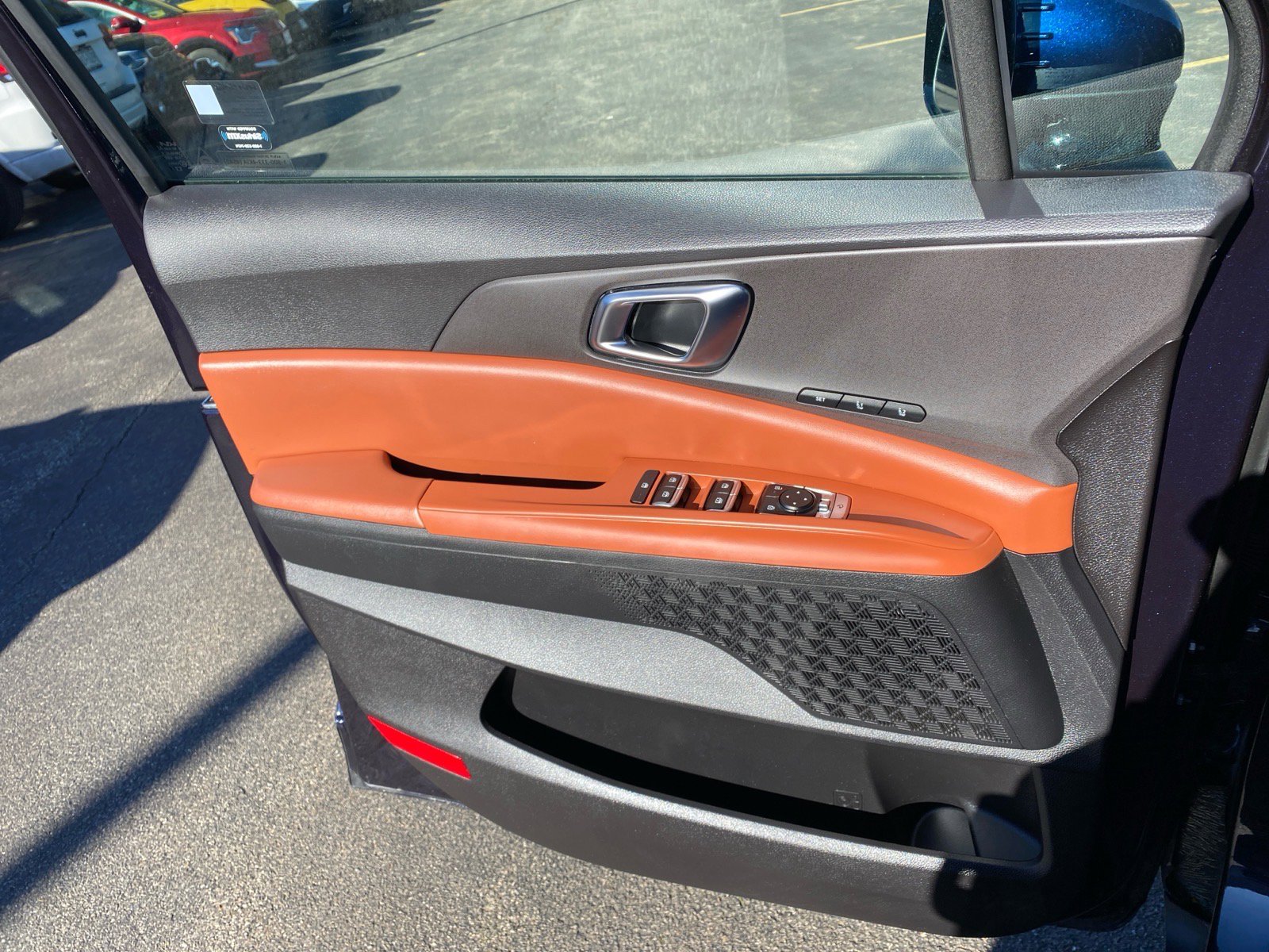 Certified 2025 Kia Carnival EX image 23